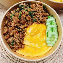 ข้าวไข่ข้นกระเพาหมูสับ