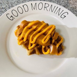 ครอฟเฟิลไส้กรอกชีสดิป