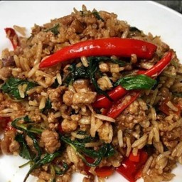 ข้าวกระเพราคลุก(เนื้อสัตว์เลือกด้านในเมนูนะค่ะ)