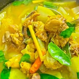 ไก่ต้มขมิ้น