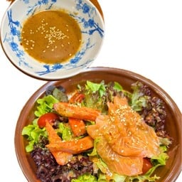 ยำแซ่บสลัดแซลมอน+ปูอัด