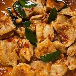 ข้าวผัดพริกแกงไก่