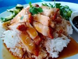 ข้าวราดหมูกรอบราดชิอิ้ว