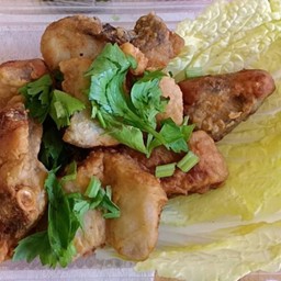 ปลากะพงชิ้นทอด ซอสน้ำปลา