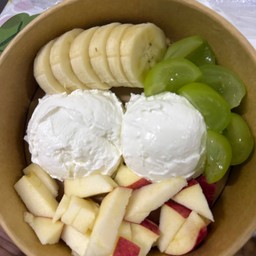 Greek yogurt 2 scoop Apple, banana, Muscat grapes