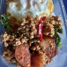 กระเพราหมูสับกุนเชียง(ฟรีไข่ดาว( ผัดน้ำ
