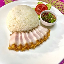 ข้าวหมูกรอบน้ำจิ้มแจ่ว