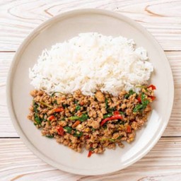 ผัดกระเพรา(เนื้อสัตว์เลือกด้านใน)