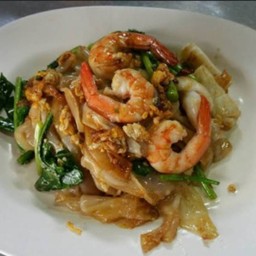 ผัดซีอิ๊ว(เพิ่มเนื้อสัตว์เลือกด้านในเมนูนะคะ)