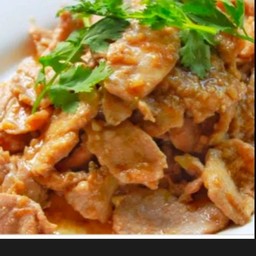 ข้าวหมูกระเทียม