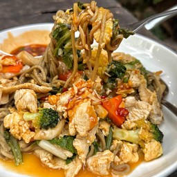สุกี้แห้งเส้นบะหมี่อัลมอนด์