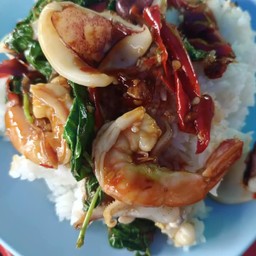 กะเพรากุ้ง (ฟรีไข่ดาว