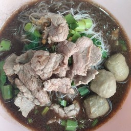 เส้นหมี่ลูกชิ้นเนื้อสดน้ำตก