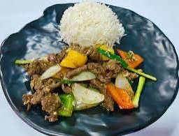 ข้าวราดผัดพริกไทยดำเนื้อ