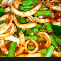 ข้าวพริกแกงปลาหมึก