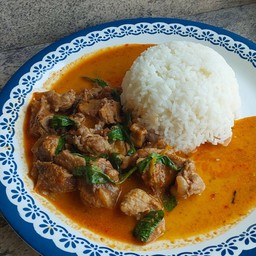 พะแนงเนื้อราดข้าว