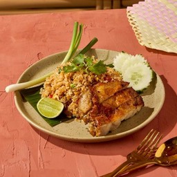 ข้าวผัดประจำบ้าน+ไก่ย่างลุยไฟ S