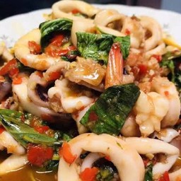 กระเพราปลาหมึก+เป๊ปซี่ 340มล.