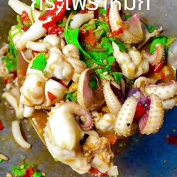 ผัดกระเพราปลาหมึก(กับข้าว)