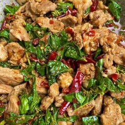 ผัดกระเพราหมูชิ้น(กับข้าว)