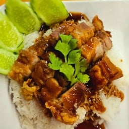 มั่งมีหมูกรอบ