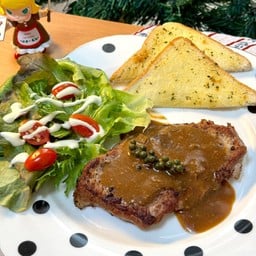 สเต็กพริกไทยดำ&สลัดโรล by คุณน้อง