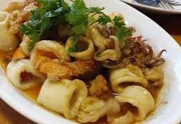 ผัดกระเทียม(กับข้าว)ทะเล