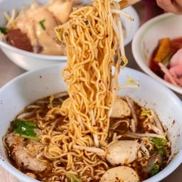 ร้านก๋วยเตี๋ยวป้าศรีในตำนาน