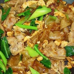 ผัดเส้นใหญ่