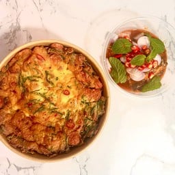 เซ็ตข้าวไข่เจียวทรงเครื่อง+ยำปลากระป๋อง สุดคุ้มแถมน้ำสมุนไพร