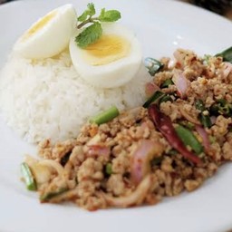 ข้าวลาบหมูแซ่บไข่ต้ม