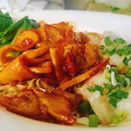 บะหมี่เกี๊ยวหมูแดง