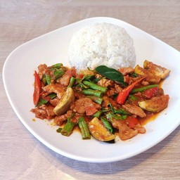 ผัดพริกแกง