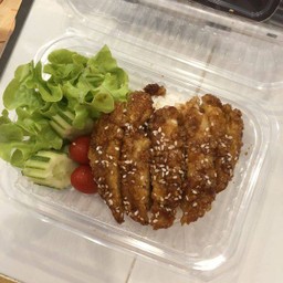 ข้าวไก่กรอบซอสเทอริยากิ