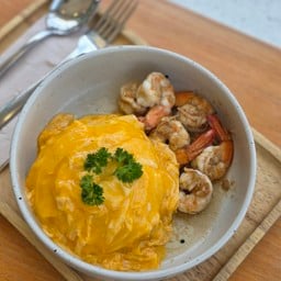 กุ้งกระเทียมไข่เยิ้ม