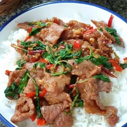 ข้าวกระเพราหมูชิ้น
