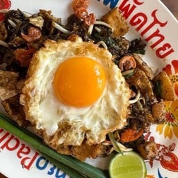 ผัดไทย กากหมู +ไข่ดาวไม่สุก1ฟอง Pork Crackilng +1Egg