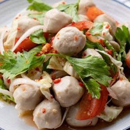 ยำลูกชิ้นหมูชุดใหญ่