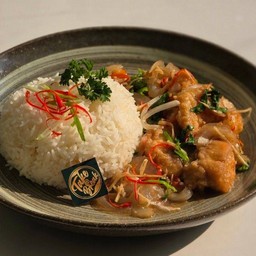 ข้าวราดปลากระพงผัดขึ้นฉ่าย