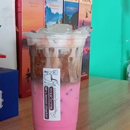 พิ้งกี้บอมบ์(นมเย็นราดท็อปด้วยกาแฟโบราณ)