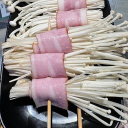 เบคอนพันเห็ดเข็มทอง