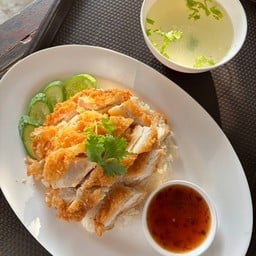ข้าวมันไก่-ข้าวขาหมู หน้าตลาดสหกรณ์บ้านลาด บ้านลาด