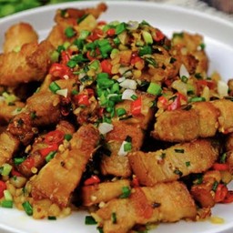 สามชั้นคั่วพริกเกลือ(กับข้าว)