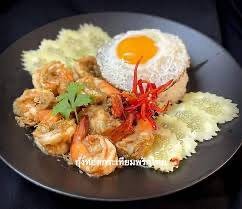กุ้งผัดกระเทียมราดข้าว