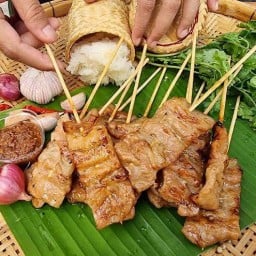 หมูปิ้ง ลูกชิ้นปิ้ง By ตาบาส( หน้าร้านทำผม JIRAWAT )