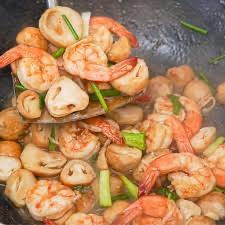 ผัดเห็ดน้ำมันหอยกุ้ง(กับข้าว)