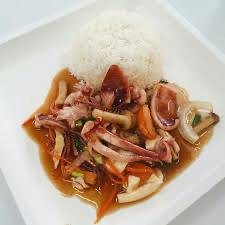 ผัดเห็ดน้ำมันหอยหมึกราดข้าว