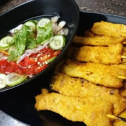 Indian-inspired grilled pork skewers with peanut sauce चिकन साते หมูสะเต๊ะ (20 ไม้)