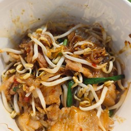 ผัดไทยยายแอ๊ะ @RN Yard B59