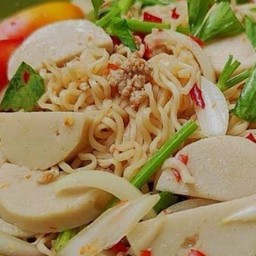 ยำเส้น มาม่า